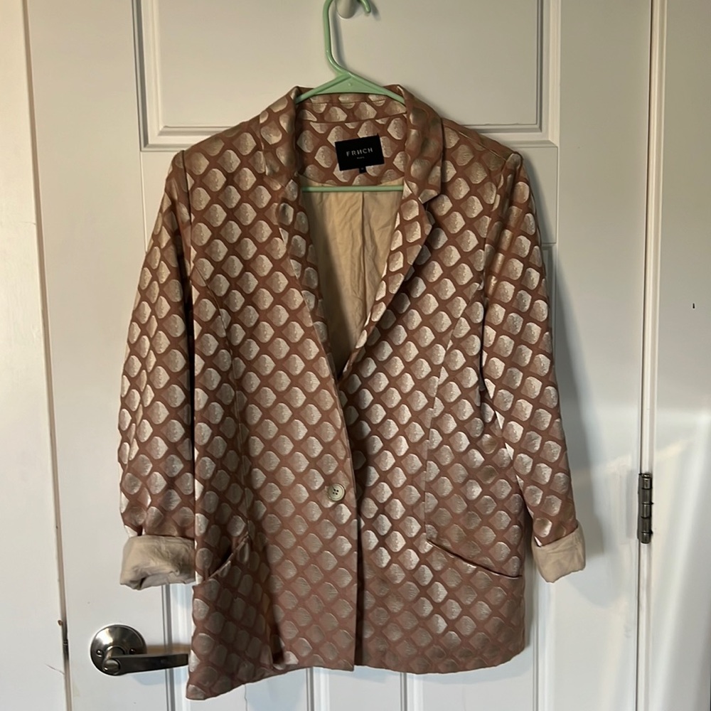 Soft pink blazer with subtle iridescent accents!!